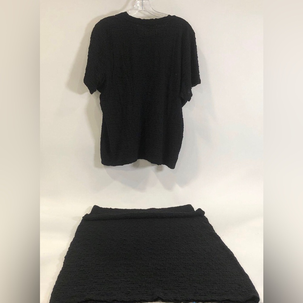 VINCE.
Black 2 Piece Smocked Short Sleeve Shirt with Smocked Skirt XL